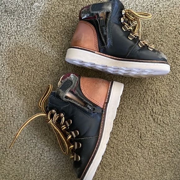 Young soles boots - Picture 3 of 5